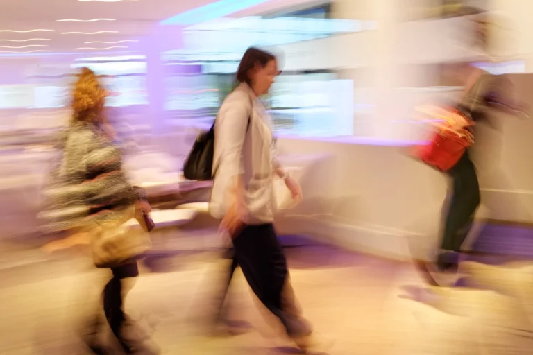 Hoe creëer je een levendige bezoekersstroom met het dakpannenmodel?